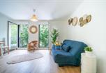Location vacances  Hauts-de-Seine - Sensations - Studio dans le quartier d'affaires-1