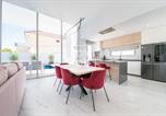 Location vacances  Alicante - Villa Coral, chic coastal design, saltwater pool - by Oyoostays-3