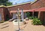 Location vacances East London - Luxurious 9-Bedroom House Rental with Private Entrances-4