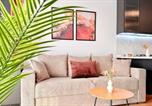 Location vacances  Aéroport de Bucarest - Skyline Glow - Chic 1br Northern Business Hub Area-1