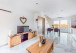 Location vacances Beauraing - 2 Bedroom Cozy Home In Charnois-2