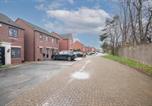 Location vacances  Gare de Walsall - Cosy Two Bedroom House with Driveway Parking and Garden-2