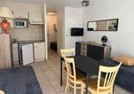 Location vacances Gare SNCF de Saint-Raphaël Valescure - Studio climatisé proche plage et commerces, balcon, parking, linge et wifi disponibles - Fr-1-466a-40-2