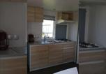 Location vacances Plonéour-Lanvern - Mobile-home avec terrasse à Tréguennec, parfait pour 4 personnes - Api-1-52-928-4
