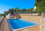 Location vacances  Salir - Villa Isabel-3