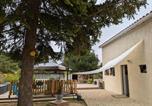 Location vacances  Charente - Gîte avec piscine chauffée, jardin clos et Wifi à Baignes - Fr-1-653-264-4