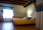 Location vacances  Allier - Grand gîte restauré avec climatisation, idéal pour familles - Fr-1-489-392-2