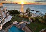 Hôtel Airlie Beach - Coral Cove Apartments - Absolute Beachfront Resort Bowen-1