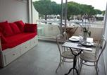 Location vacances  Gard - Studio rénové pour 2 avec clim à 100m de la plage - Fr-1-731-105-3