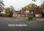 Location vacances Crawley - Trivelles Waterhall Country Gatwick Hotel & airport parking-1