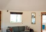 Location vacances Gayton - Woodpecker Cabin with Hot tub-2