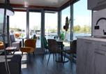 Hôtel Pays-Bas - Cozy houseboat at the edge of the marina, cleaning included-3