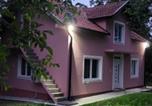 Location vacances  Batočina - Vila Kedar sa klimom-1