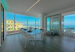 Location vacances  Province de Macerata - Seafront Luxury Apartment with Private Parking by Host Hero-2