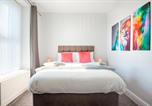 Location vacances Skewen - 3 Bedrooms, Parking & Courtyard-1
