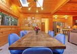 Location vacances Guerneville - Charming 3br with Hot Tub Balcony & Wood Stove-3