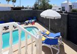 Location vacances Tías - Cosy Lanzarote Villa 3 Bedrooms Heated Pool Villa Honey-4