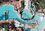 Camping avec Ambiance club Marseillan - Pirates World Village-club Les Sables d'Or-1