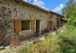 Location vacances Roussines - Spacieuse maison à Massignac avec jardin privatif - Fr-1-653-213-1