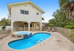 Location vacances Summerland Key - Waterfront hideaway with dock, pool & inviting patio - walk to Sombrero Beach-3