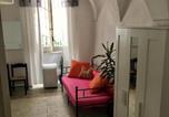 Location vacances  Province de Foggia - Medieval terraced house in Vieste Vecchia-2