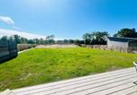 Location vacances Gouville-sur-Mer - Spacious house for 4 people-2