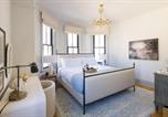 Location vacances Newport - Elegant Luxury Suite in Downtown Newport-1