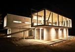 Location vacances Matetic Vineyards - Concrete house overlooking the ocean and beach access-1