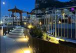 Location vacances La Línea de la Concepción - Luxury Marina Apartment, Pool, Views & Prime Location-2