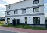 Location vacances Oberasbach - Neu-gebautes-komplettes-Reihenhaus-1