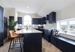 Location vacances  Gare de Cheltenham - Stunning 4 Bedroom Top Floor Apartment Close to Cheltenham-1