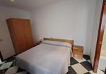 Location vacances  Badalone - Hostal Los Amigos-4