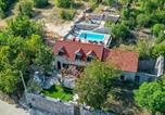 Location vacances Podbablje - Holiday home Green Paradise with pool-1