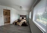 Location vacances  Gare de Slough - House Sleeps 12 with Parking and Garden-3