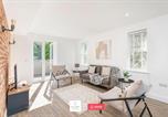 Location vacances Gare de Bornemouth - Last-Minute Escapes l Beachside Retreat l Sun Terrace l Hot Tub Available l Free Parking l Sleeps Up to 4 Guests l Seaside Escapes Short Lets & Serviced Accommodation-3