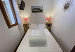 Location vacances Auvergne - T2 avec balcon au cœur de la station, proche pistes et commerces - Fr-1-787-91-2