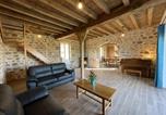 Location vacances Ygrande - Maison de ferme rénovée 18ème avec jardin, cheminée, Wi-Fi et parking - Fr-1-489-433-4