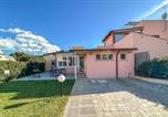 Location vacances  Province de Grosseto - Nice Home In Castiglione Della Pesc-1