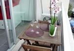 Location vacances  Gard - Studio rénové pour 2 avec clim à 100m de la plage - Fr-1-731-105-1