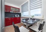 Location vacances Oświęcim - Comfortable Apartment with Balcony Remote Work Near a Nature Reserve by Noclegi Renters-3