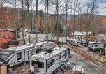 Camping États-Unis - Modern Camper In Gatlinburg with Fire Pit-1