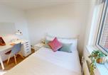 Location vacances Exeter - Chic & Cozy 4-bed House-1