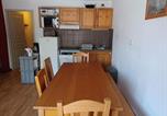 Location vacances Albiez-Montrond - Appartement spacieux et cosy, 300m des pistes et commerces, balcon sud, résidence Le Hameau des Aiguilles FR-1-618-17-3