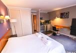 Location vacances  Hauts-de-Seine - Bright studio apartment with parking and balcony-2