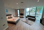 Location vacances  Royaume-Uni - Cosy Studio with private entrance & Parking-1