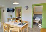 Location vacances  Mayenne - Chalet l'Anguillle-4