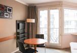 Location vacances  Hauts-de-Seine - Bright studio apartment with parking and balcony-1