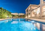 Location vacances Polača - Luxurious Zadar Villa 5 Bedrooms Villa Tranquil Adore Private Heated Pool-1