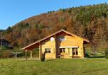 Location vacances Vagney - Chalet chaleureux avec terrasse, proche forêt et sentier, à 15 km des stations de ski de Gérardmer - Fr-1-589-247-1