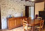 Location vacances Sillé-le-Guillaume - Maison Rivière avec Terrasse, Wifi et Jardin Fleuri - Idéal Pêcheurs - Fr-1-410-168-4